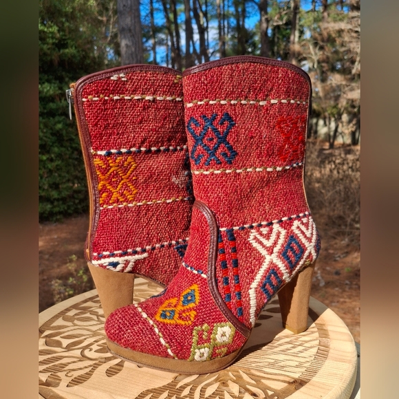Handmade Shoes - Women's Kilim & Leather Handmade One Of A Kind Heeled Boots Size 7.5